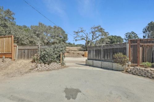 17510 Quail Hill Ln, Aromas CA  95004-9115 exterior
