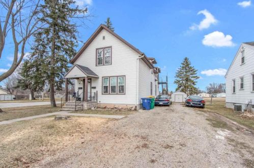 1103 Smith St, Green Bay, WI 54302-1430