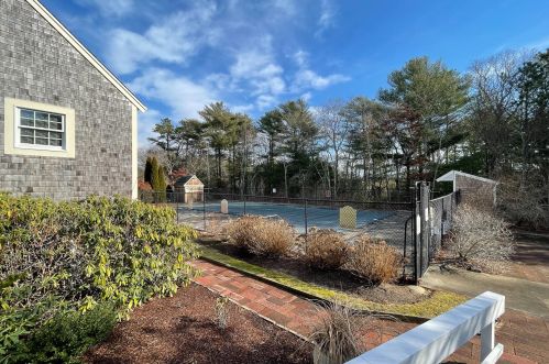12 Gold Leaf Ln, Mashpee MA 02649-3556 exterior