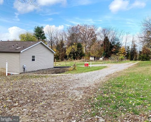 15 Farm Ln, Steelville, PA 19310-1765