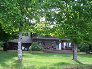 8148 Bo Di Lac Dr, Minocqua, WI 54548-9537