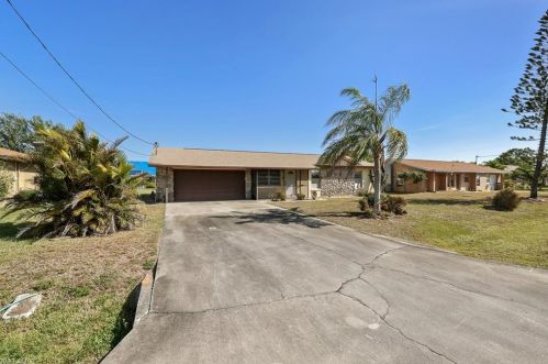 1827 15th St, Cape Coral, FL 33990-3860