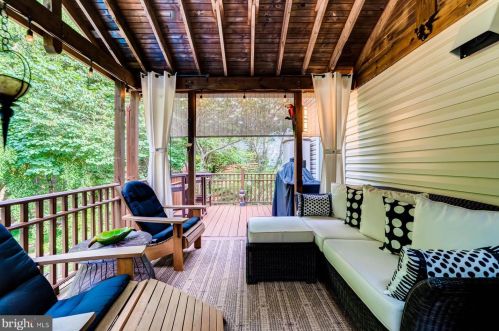 8438 Great Lake Ln, Springfield, VA 22153-4004