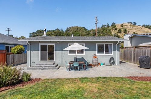 360 Milagra Dr, Pacifica CA  94044-2335 exterior