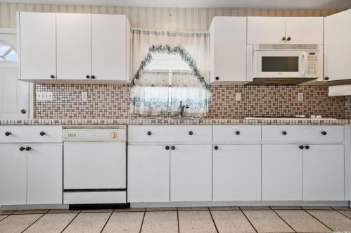 267 Hamilton Ave, North Lindenhurst NY  11757-3813 exterior