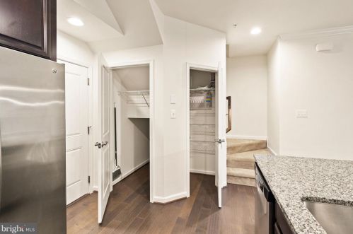 7542 Brunson Cir, Gainesville VA  20155 exterior