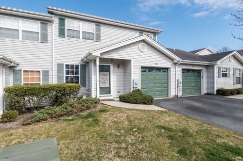 16 Biltmore Cir, Huntington Station, NY 11746-1475