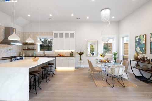 5926 Dover St, Oakland CA  94609-1426 exterior