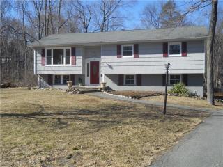 13 Thomas Ave, Fishkill, NY 12524-1106