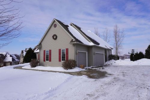 11 Whispering Springs Ct, Fond Du Lac WI  54937-6912 exterior