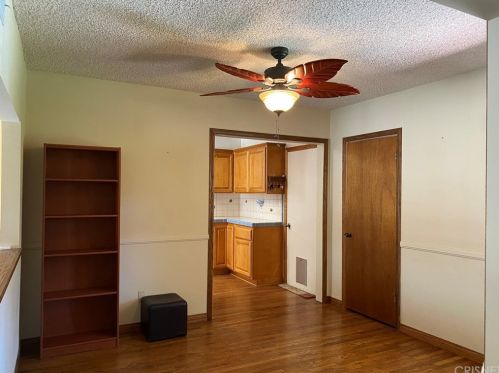 24421 Shadeland Dr, Santa Clarita CA  91321-3616 exterior
