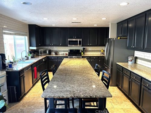 32838 The Old Rd, Santa Clarita, CA 91384-3089