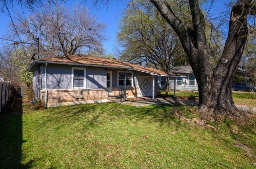 2217 Denison St, Denton, TX 76201-1828