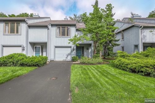 10 Daryl Ct, Ridgewood, NJ 07452-1735
