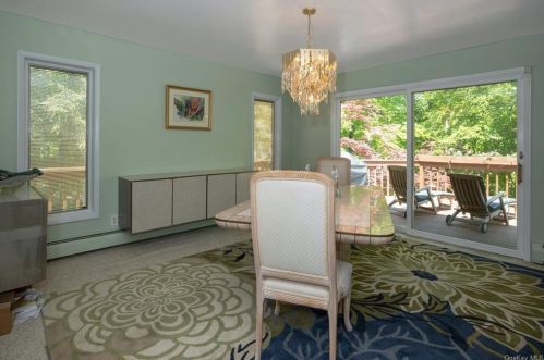 12 Fawn Hl Rd, Tuxedo Park NY  10987-3531 exterior