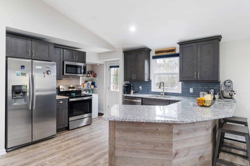 1054 Grandview Ave, Bridgeville PA  15017-2249 exterior