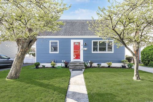 16 Scott St, New Hyde Park NY  11040-1319 exterior