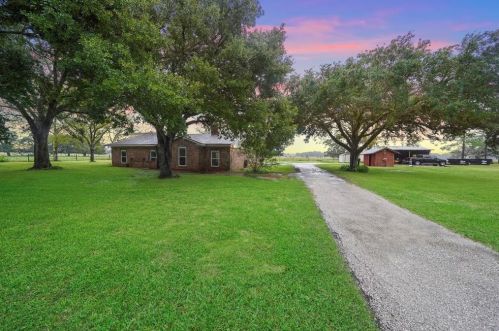 3013 Waldeck Rd, West Columbia, TX 77486-7103