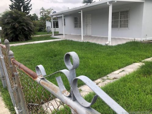 1481 9th Ct, Hialeah FL  33010-3331 exterior