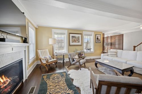 675 Champlin Pl, Greenport, NY 11944-1216