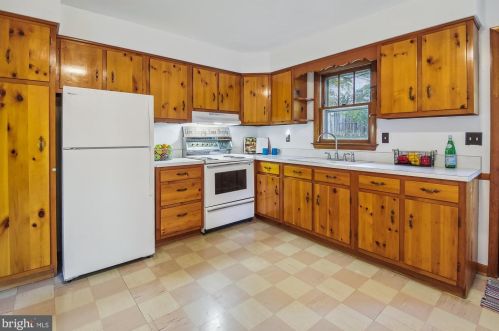 13100 Furnace Mountain Rd, Lovettsville VA  20180-2418 exterior