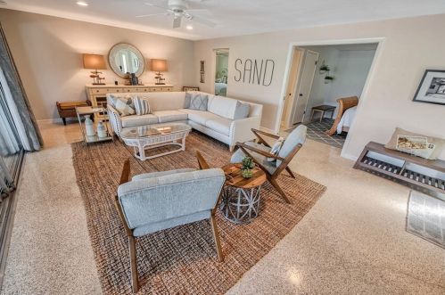 101 Cypress Point Dr, Naples FL  34105-6314 exterior