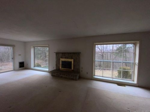 23 Fresh Meadow Rd, Upper Stepney CT  06468-1023 exterior