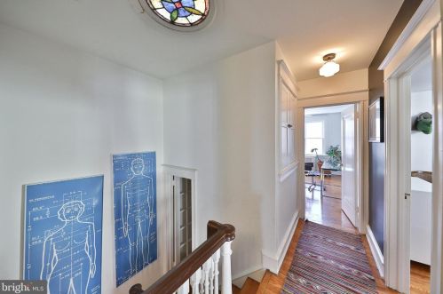 425 Gln Echo Rd, Philadelphia PA 19119-2915 exterior