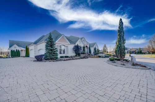 601 Killarney Dr, Dyer, IN 46311-1299