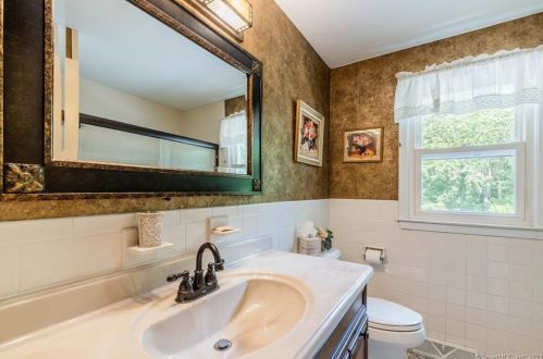 10 Lee Dr, Lyme CT  06371-2111 exterior