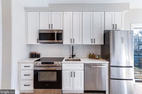 1016 17th Pl, Washington, DC 20002-7605