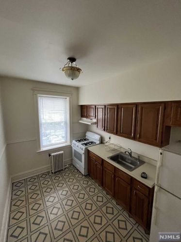 214 Lawton Ave, Cliffside Park NJ  07010-2430 exterior