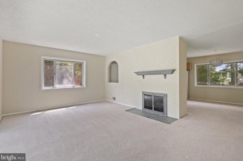 7405 Kelvin Pl, Springfield VA  22151-3109 exterior
