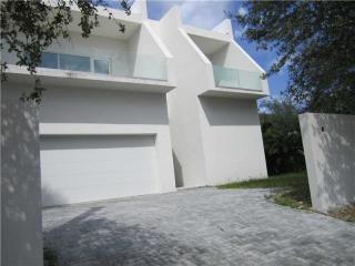 1061 Johnson St, Hollywood, FL 33019-1101