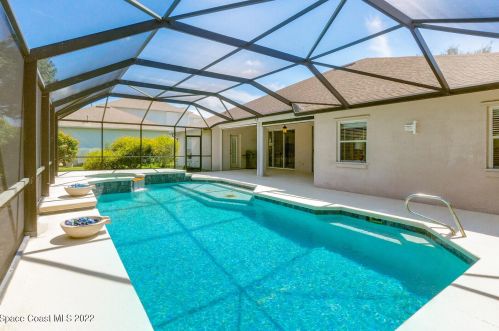 2732 Englewood Dr, Melbourne, FL 32940-7186