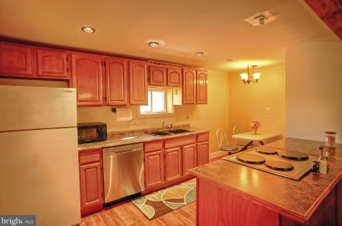 31 Chestnut St, West Cressona, PA 17929-1319