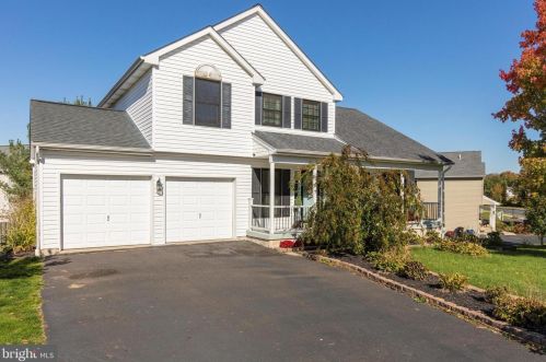 43 Pebble Beach Ln, Pottstown, PA 19464-7200