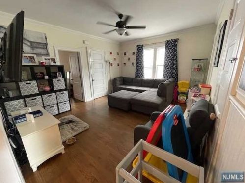 435 Kinderkamack Rd, Oradell, NJ 07649-1509
