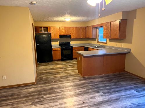 1097 Sheffield Ct, London OH  43140-2162 exterior