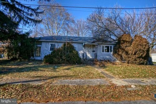 42 Franklin St, Highspire, PA 17034-1532