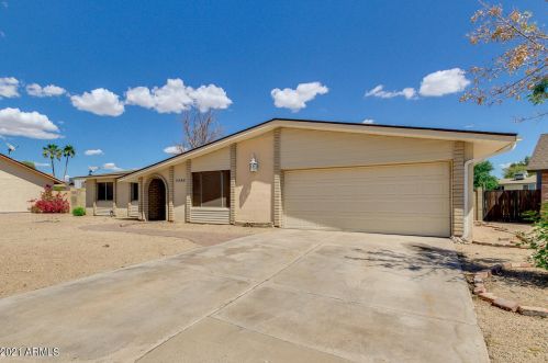 5002 Augusta Cir, Glendale, AZ 85308-3302