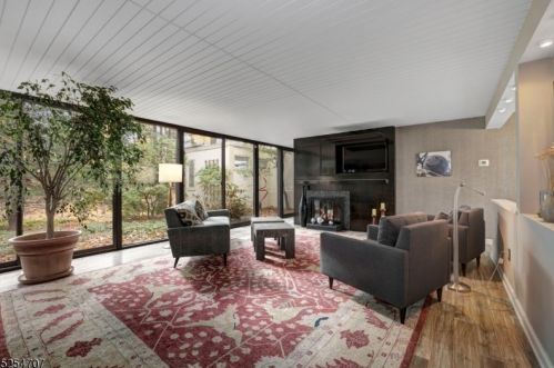 12 Robinwood Dr, West Paterson NJ  07424-2320 exterior