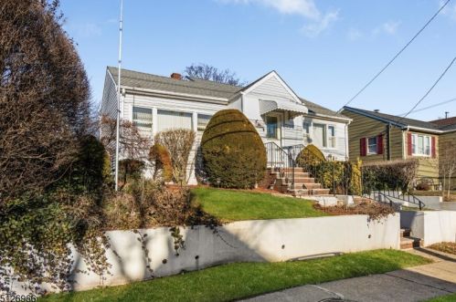 508 Centre St, Nutley, NJ 07110-2211