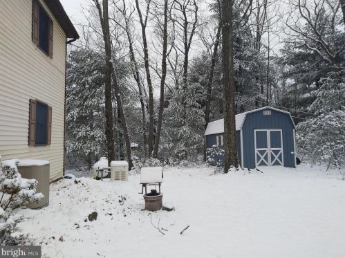 1014 Hilltop Rd, Eshcol, PA 17062-8799