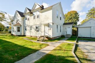 205 Meeting House Ln, South Hampton NY  11968-5061 exterior