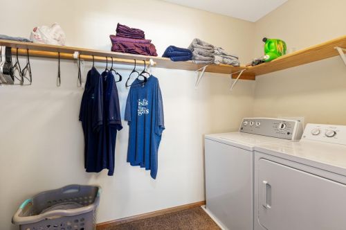 1587 County Road D, Saint Paul MN 55109-5337 exterior