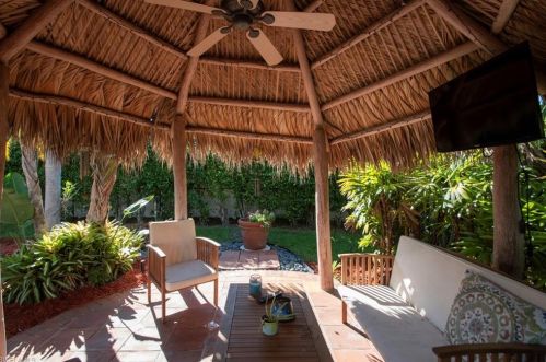 80 Cypress Point Dr, Naples FL  34105-6311 exterior
