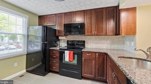 2851 Middleboro Dr, Falls Church VA  22042-4403 exterior