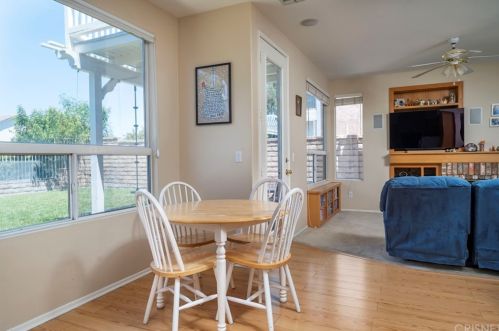 27543 Courtview Dr, Santa Clarita CA  91354-1601 exterior