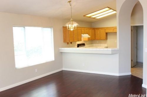 9112 Bristol Plaza Way, Elk Grove, CA 95624-1492